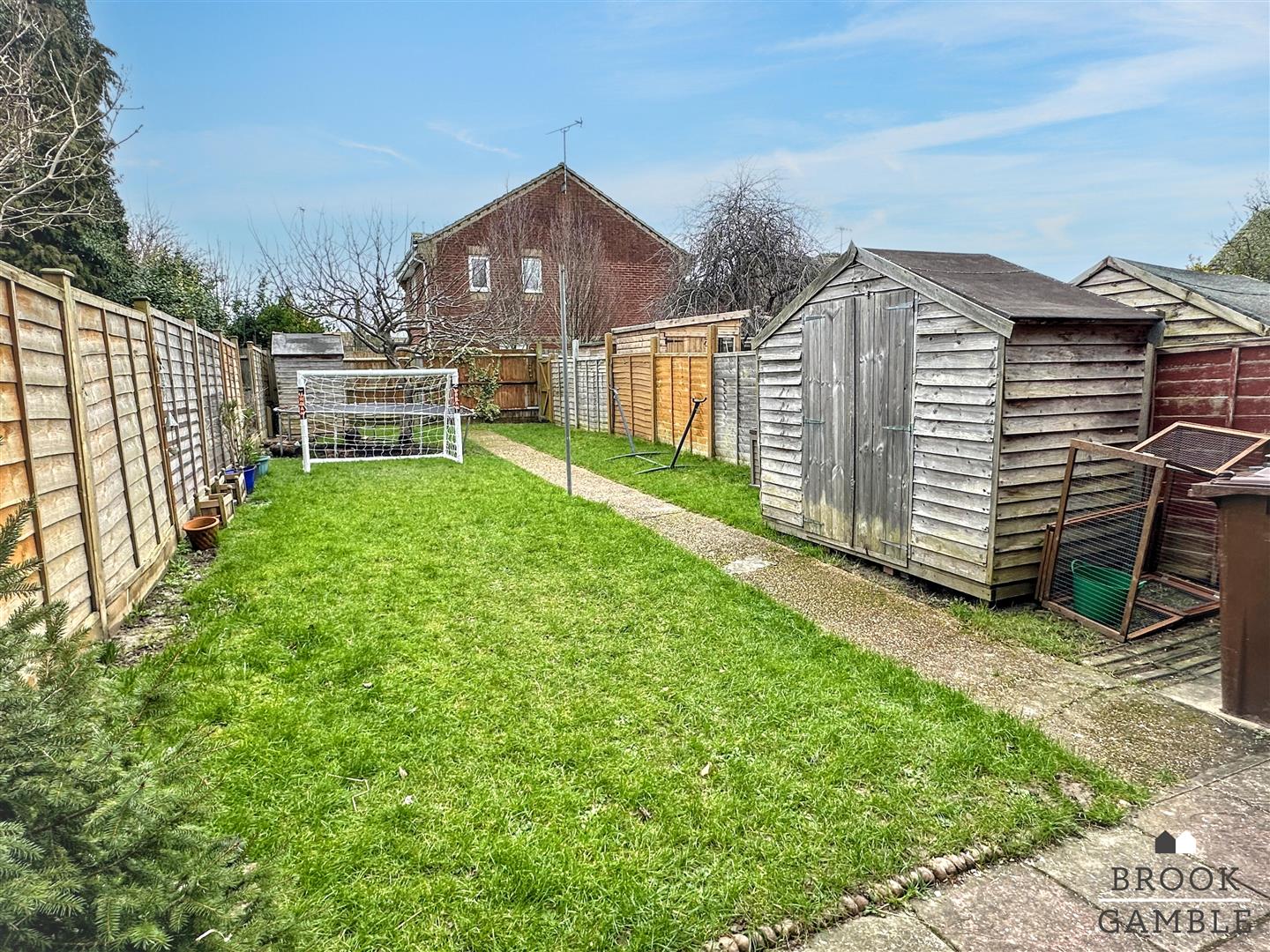 3 Bedroom House. Rockhurst Drive in Eastbourne, East Sussex 18